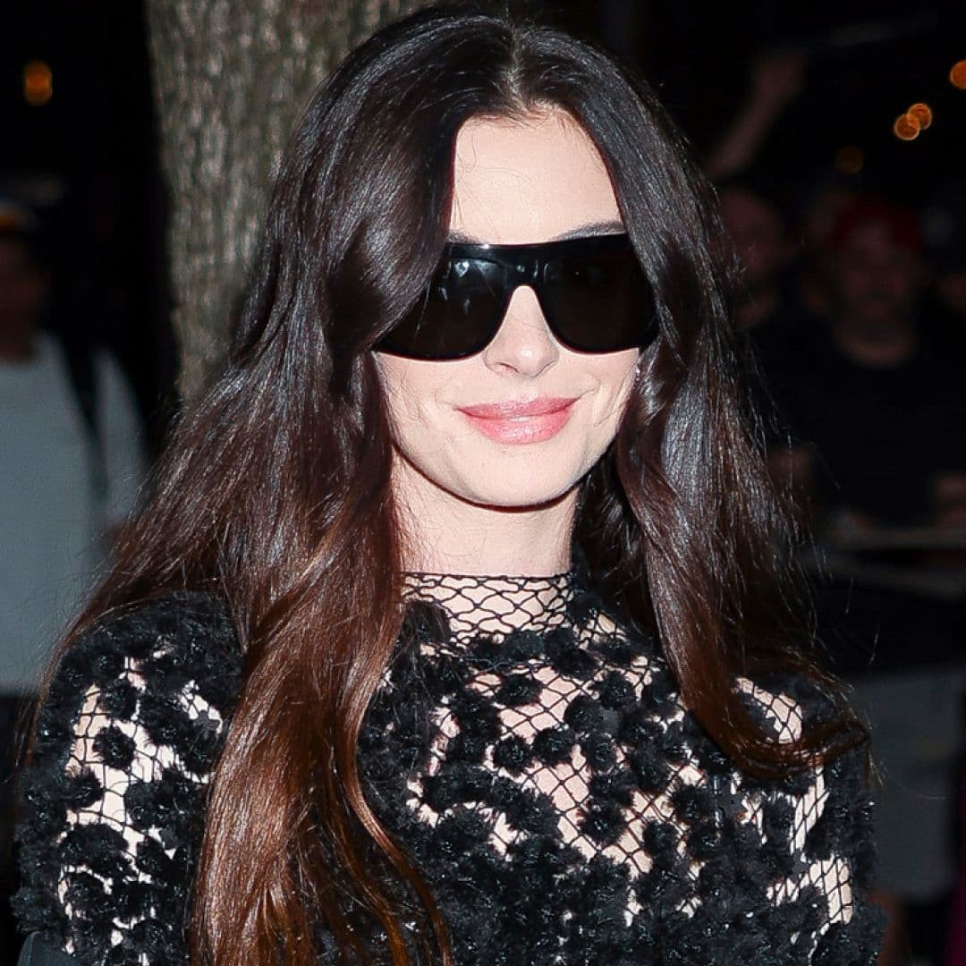  Sorry, Le Pliage Totes—Anne Hathaway Prefers Tiny Longchamp Bags With Her Naked Dresses 