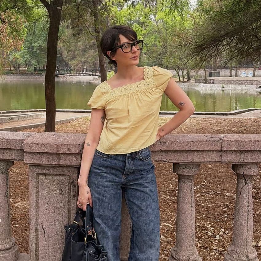 6 Shirt Trends All the Chic Girls Are Wearing With Baggy Jeans